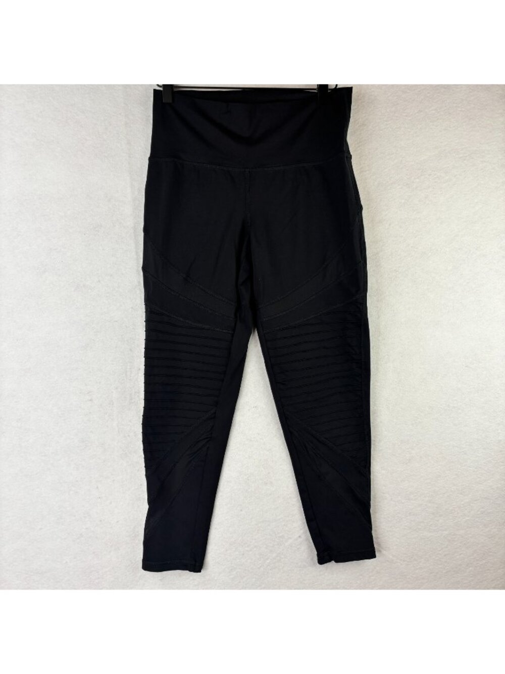Aerie Black Capri Legging Yoga Pants Chill Play Move Size Large Mid Rise